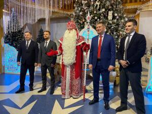 Деда Мороза посетил глава Минэкономразвития Максим Решетников